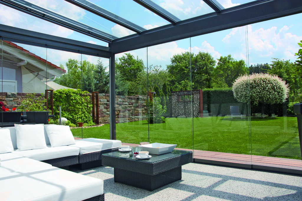 Sonnenschutz-außen-Erhardt-Glasdach-Innenansicht-Schiebglasscheiben
